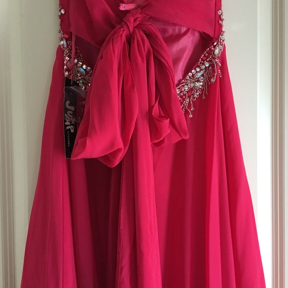 Prom dress! - Picture 4 of 4